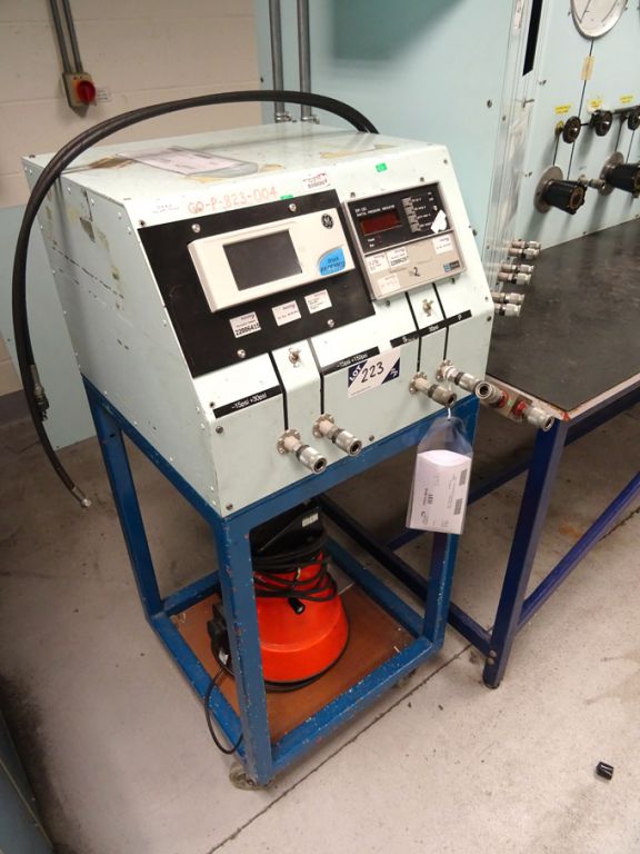 Mobile pressure test rig with Druck Pace 1000 cont...