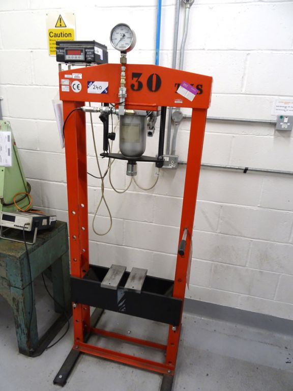 Sealey YK30 30 ton hydraulic garage press