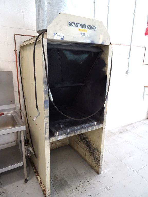 Devil Bliss DPA 34x30" aperture extraction bench