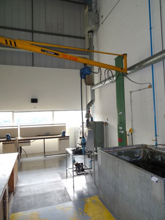 Demag floor mounted swing jib, 125kg SWL, 10ft spa...