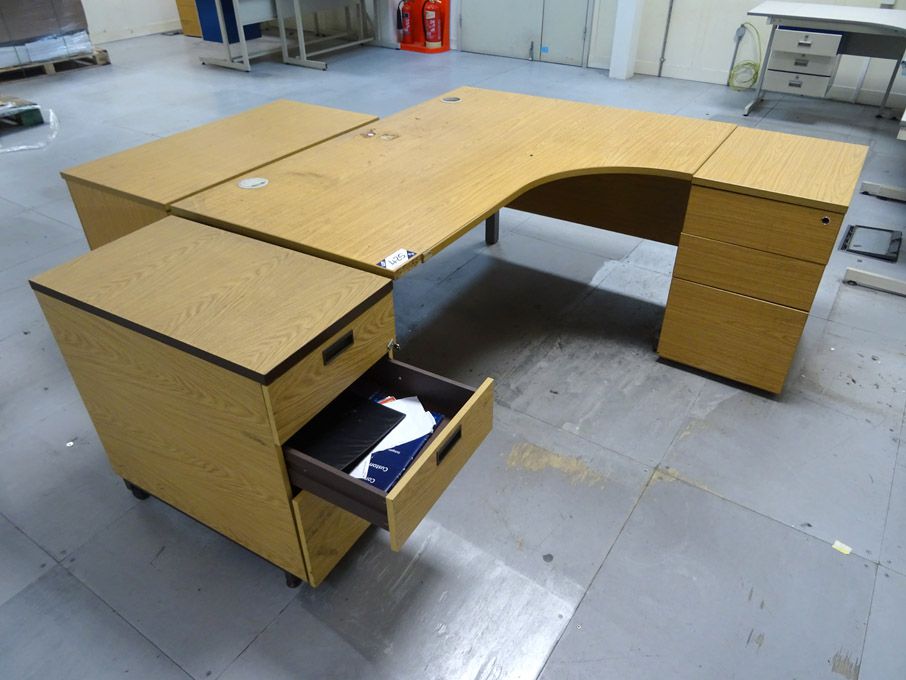Light oak 1600x1200mm office desk, 2x 3 drawer ped...