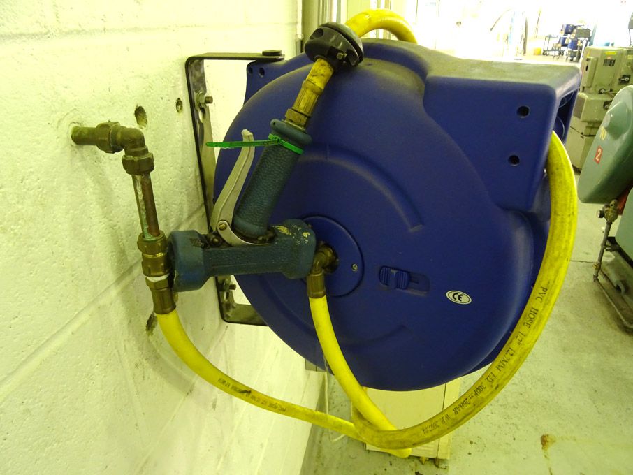 Wall mounted retractable air hose reel