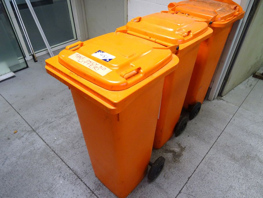 3x plastic rubbish bins & 2x metal rubbish bins