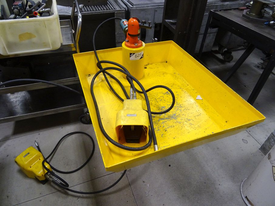 Floor mounted hydraulic testing station with Spenc...