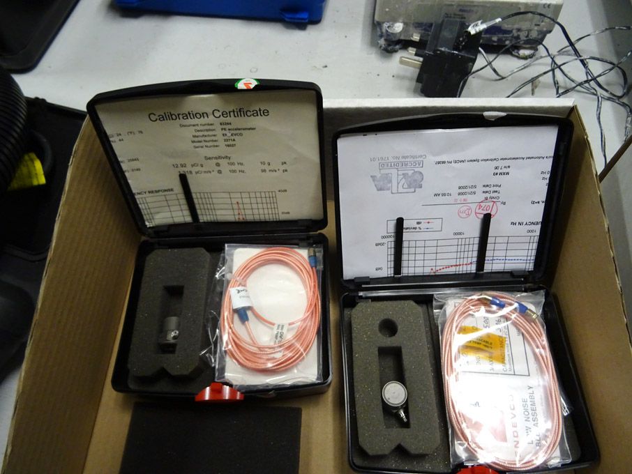 2x Piezoelectric accelerometers in cases