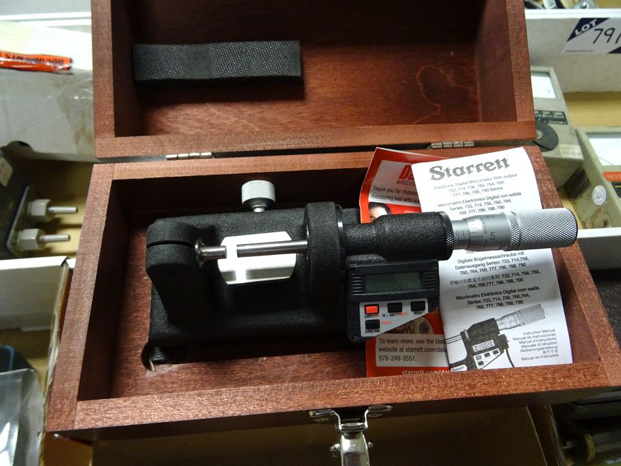 Starret electronic bench micrometer in case