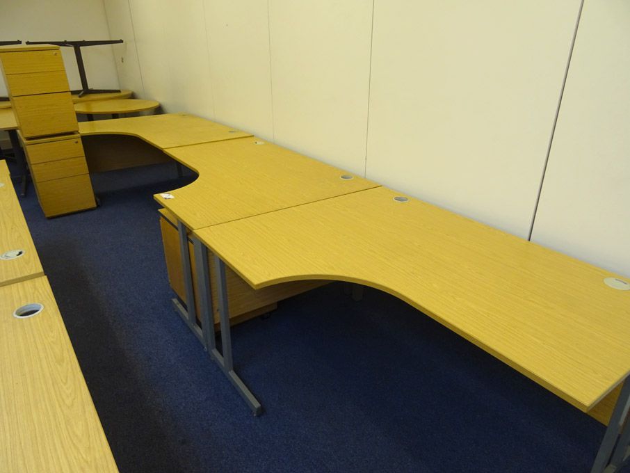 3x light oak 'L' shape office desks, 1600x1200mm w...