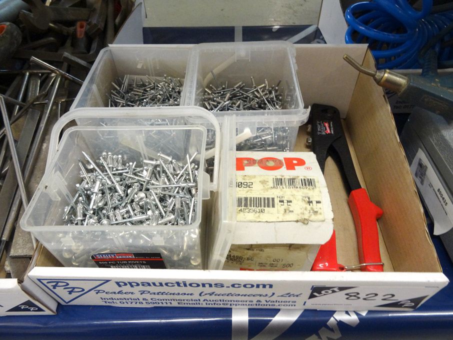 Arrow RH200 manual pop riveter with various pop ri...