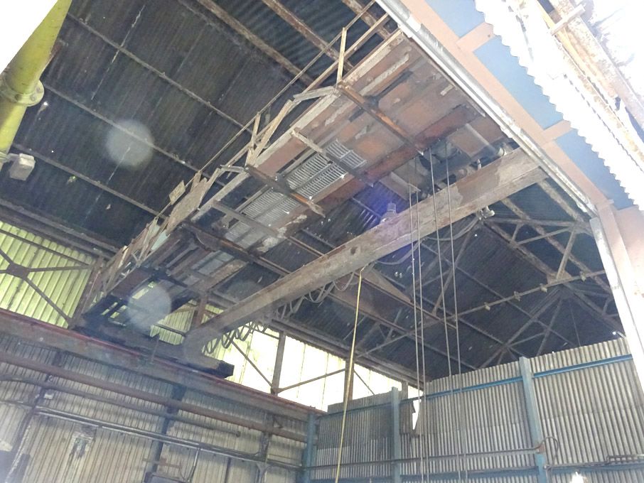 Morris 5 ton overhead crane, 11m span approx, pend...