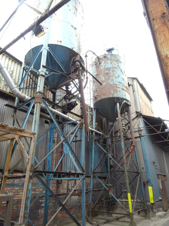 2x silos with piping, 8ft dia approx