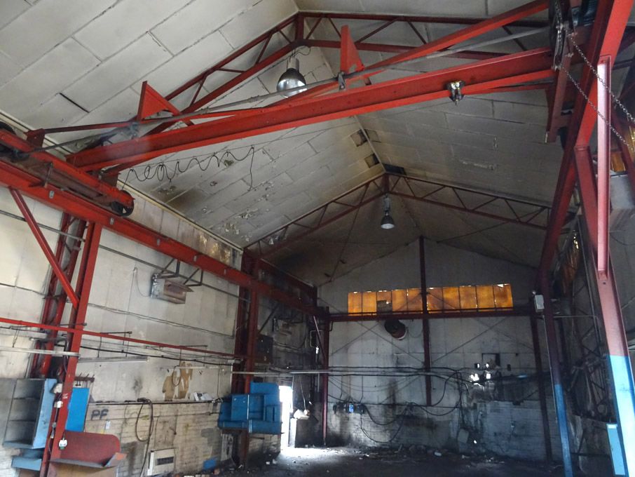 8 pillar gantry, 8m approx span x 18m approx down...