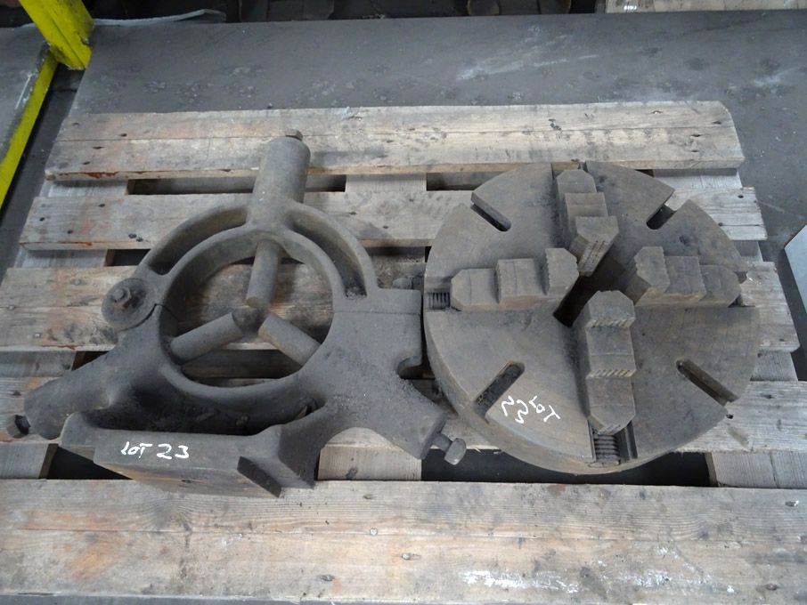 16" dia 4 jaw chuck, 9" dia approx steady on palle...