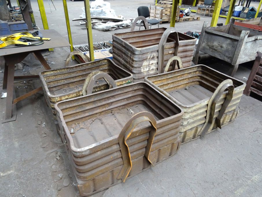 3x slingable / stackable metal solid sided stillag...