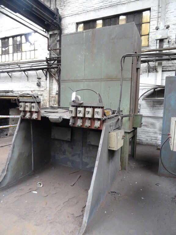 Extraction station with Environmental Control Syst...