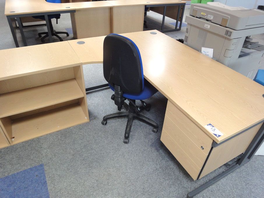 4x light oak 1800x1200mm 'L' shape desk with 3 dra...