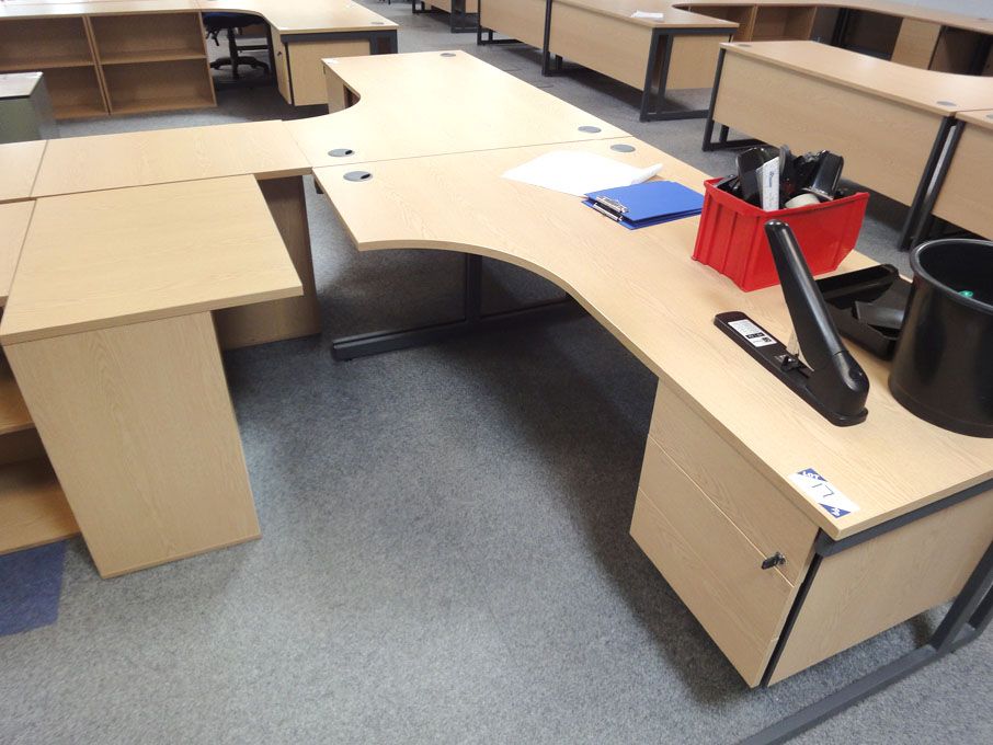 4x light oak 1800x1200mm 'L' shape desk with 3 dra...