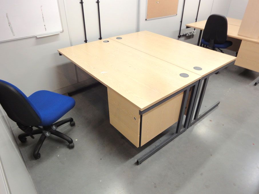 Content of office inc: 4x light oak 1600x800mm sin...