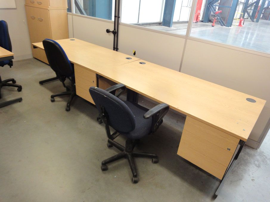 Content of office inc: 4x light oak 1600x800mm sin...