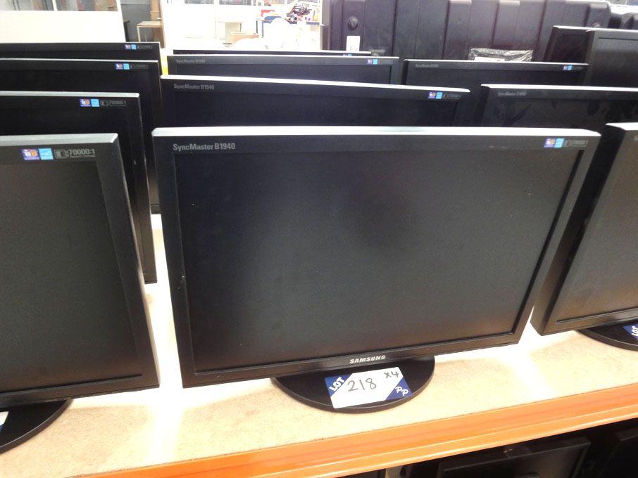 4x Samsung SyncMaster B1940 19" wide screen LCD mo...
