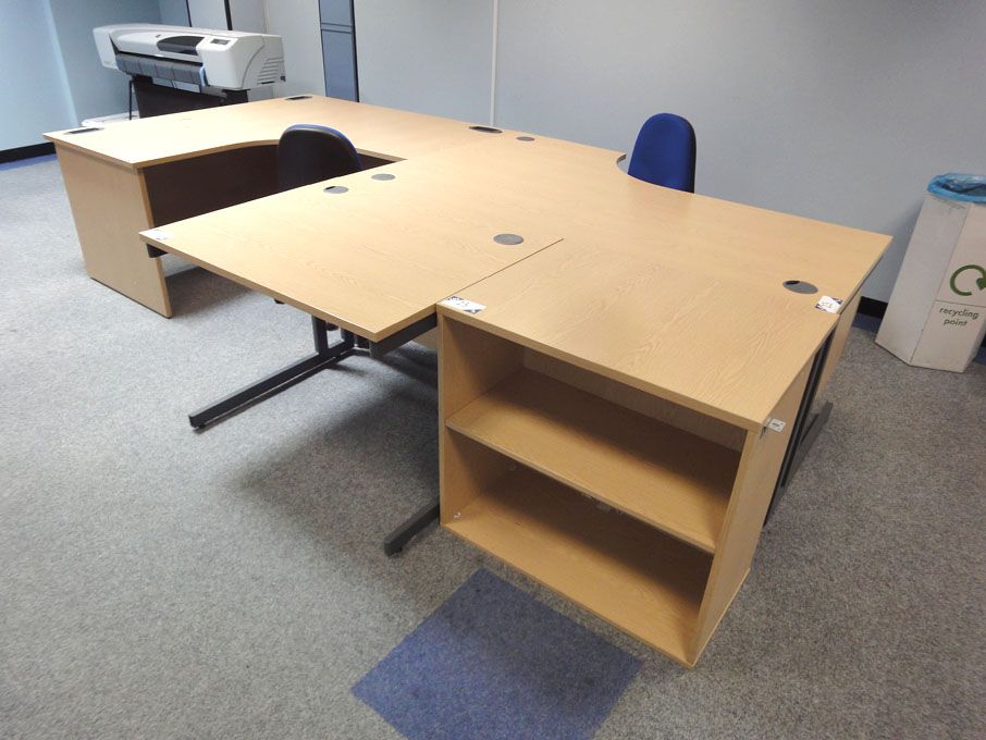 2x light oak 'L' shape desks, 2000x2000mm & 1800x1...