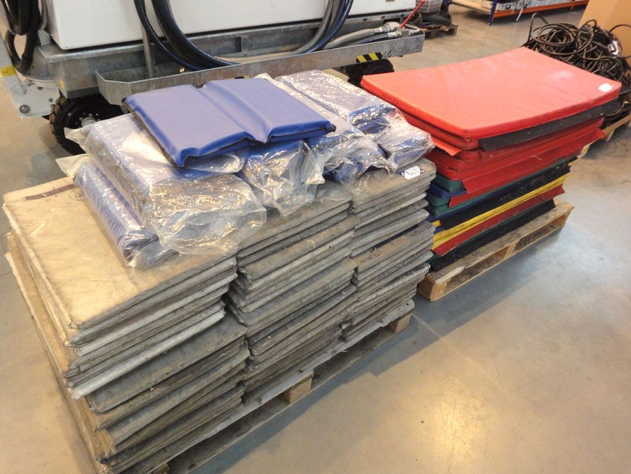 Qty various size aircraft mats on 2 pallets