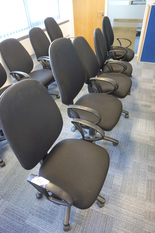 5x black upholstered swivel office chairs
