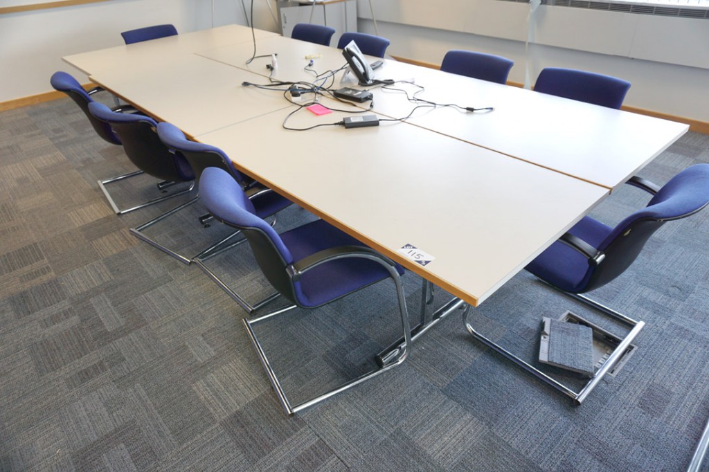 5x grey top office desks, 1500x750mm with 10x purp...