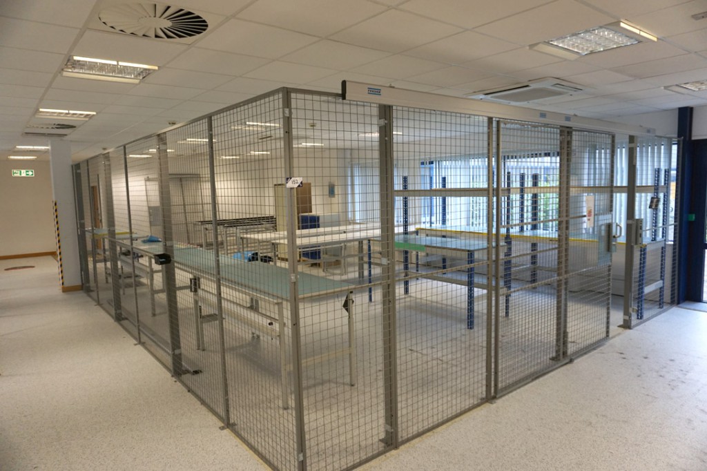 Troax L-shape wire mesh lockable compound, 2 door,...