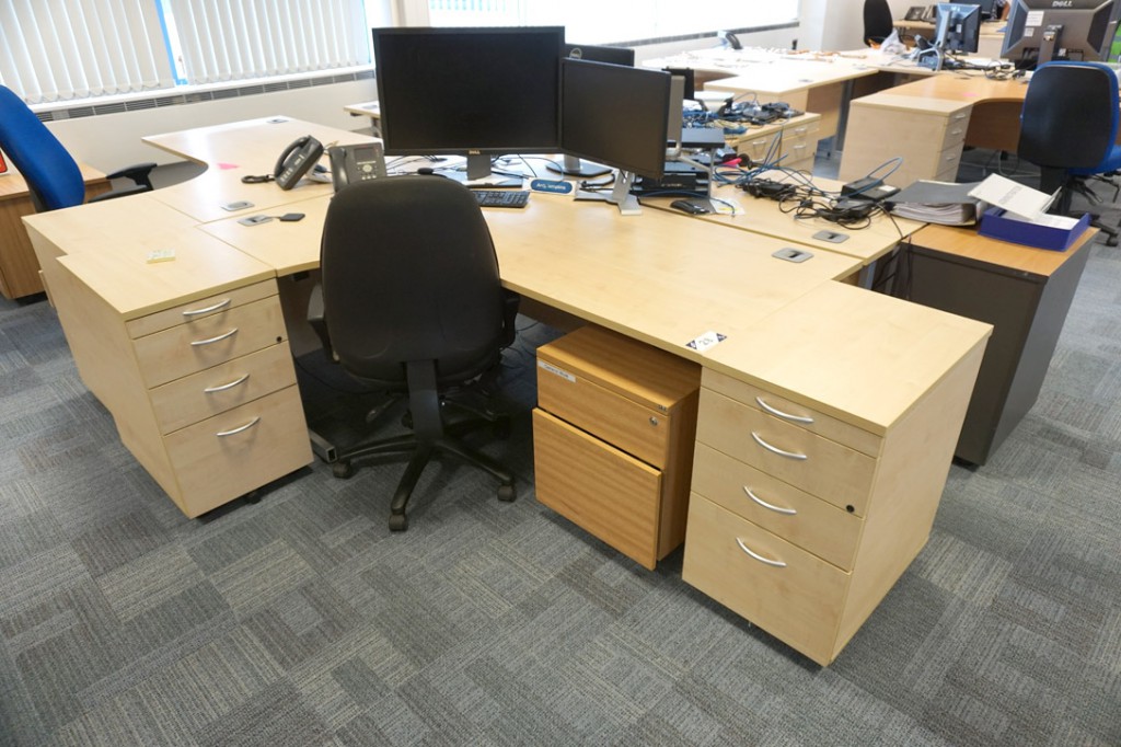 4x Triumph L-shape 1800x1200mm office desks with 4...