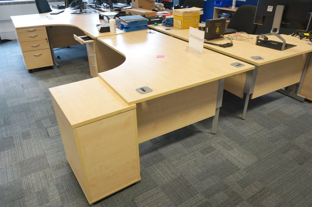 6x maple L-shape 1800x1200mm office desks, pedesta...