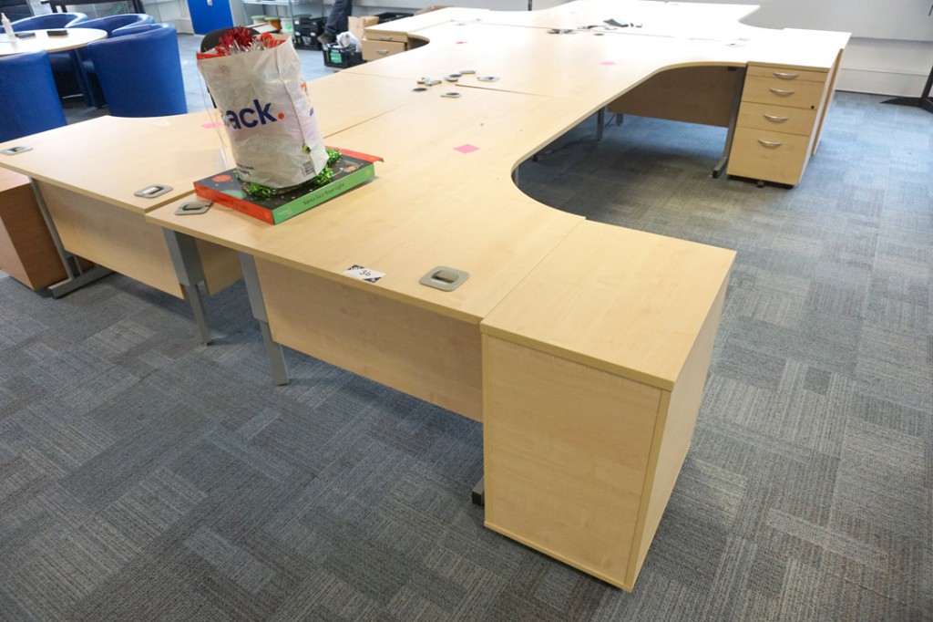 6x maple L-shape 1800x1200mm office desks, pedesta...