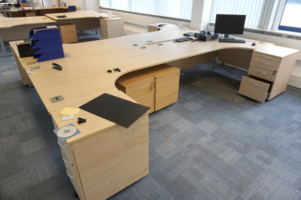 4x Triumph maple 1800x1200mm L-shape office desks,...