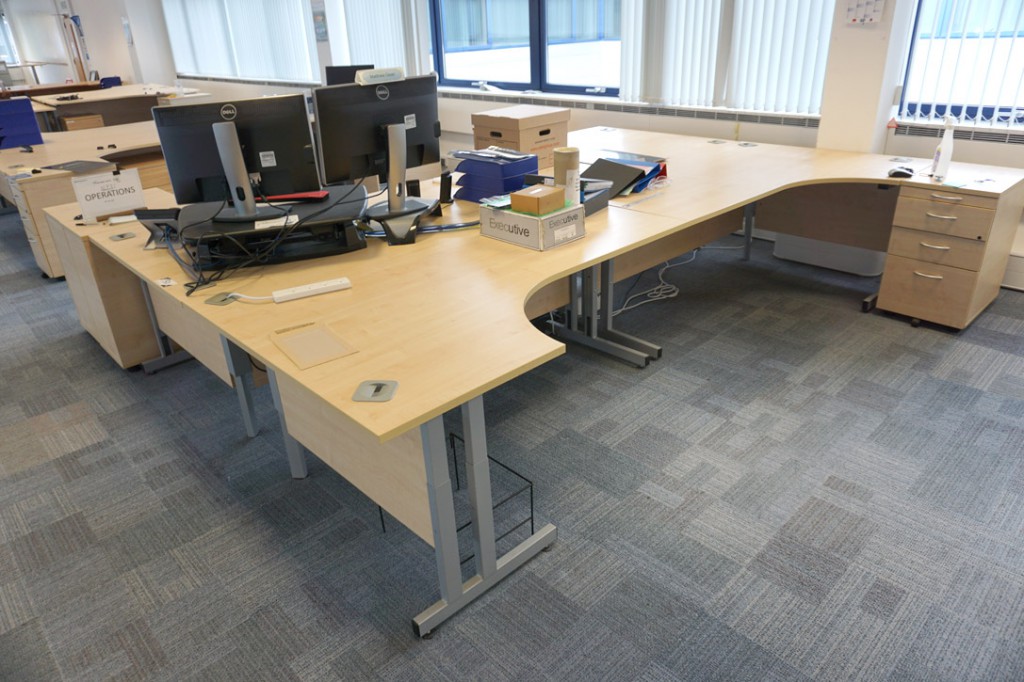 4x Triumph maple 1800x1200mm L-shape office desks,...