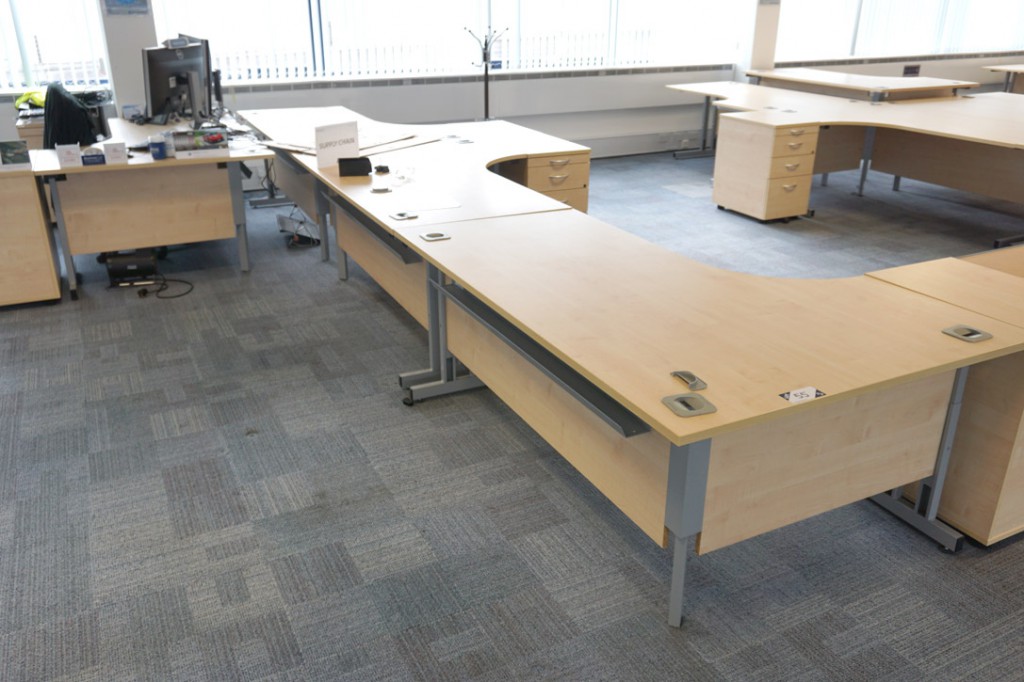 4x Triumph maple 1800x1200mm L-shape office desks,...