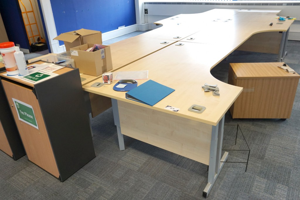 6x Triumph maple 1800x1200mm L-shape office desks,...