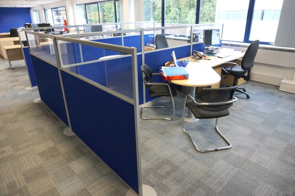 2x Triumph maple 1800x800mm office desks with 1400...