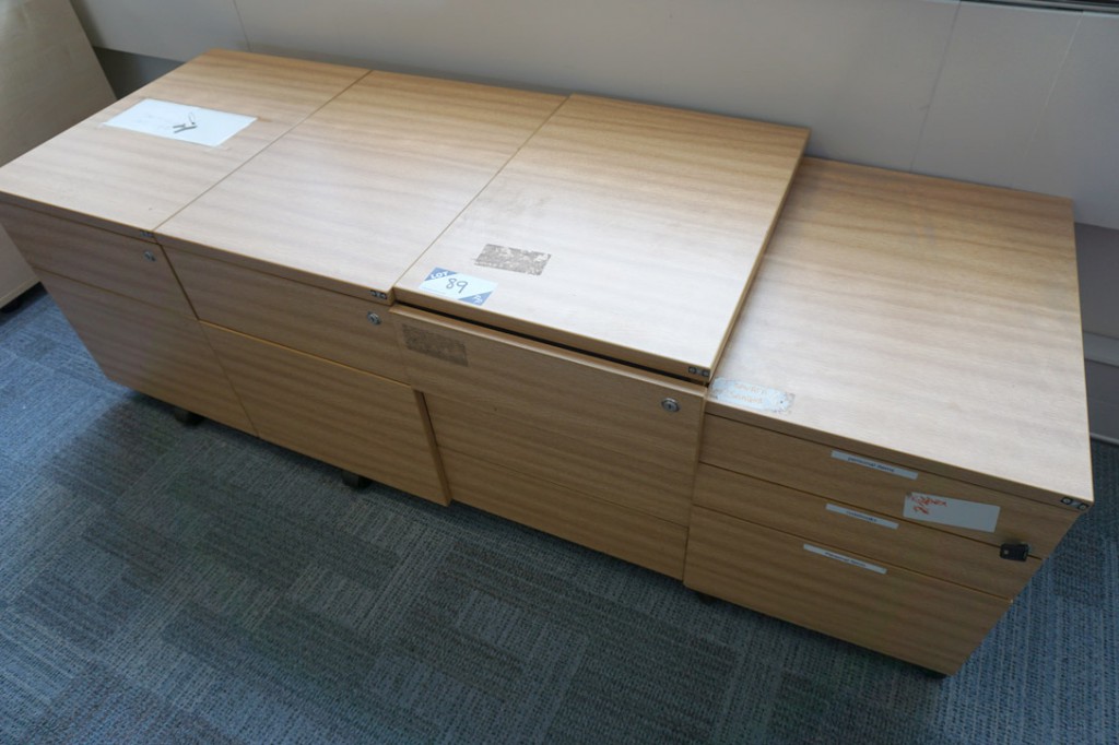 4x light oak pedestal units