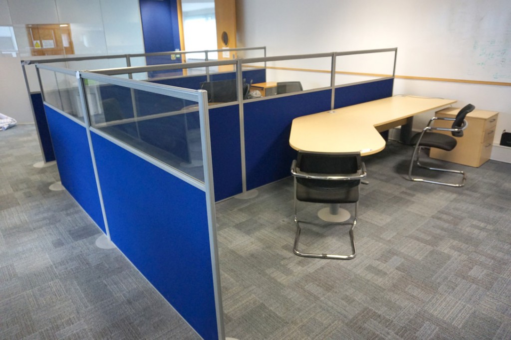2x Triumph maple 1800x800mm office desks with 1400...