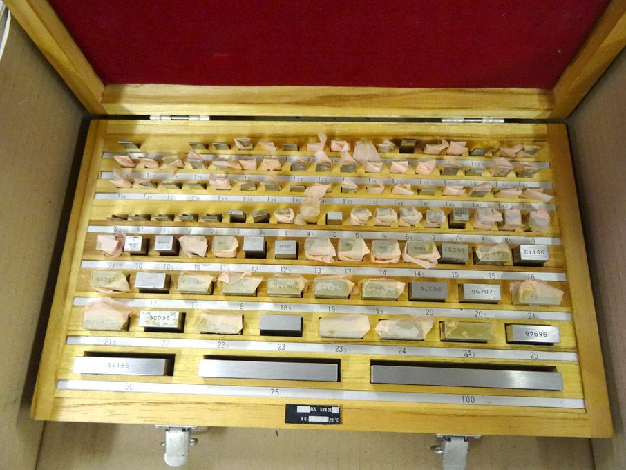 Grade 2 metric slip gauge set in wooden box