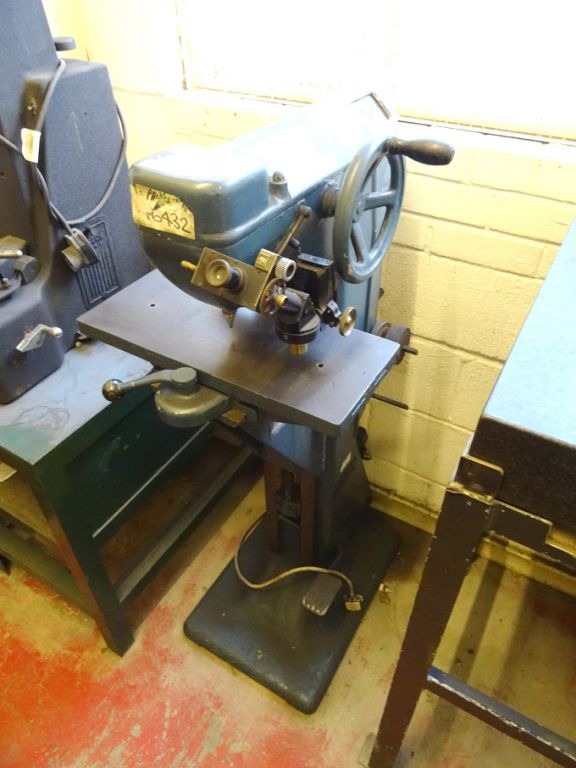 Vickers hardness tester