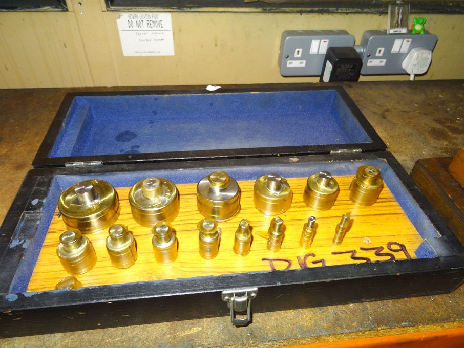 Hoffman plug gauge set in wooden case