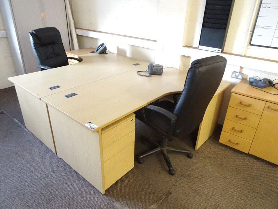 2x 1800x800mm light oak 'L' shape desks with 2x bl...