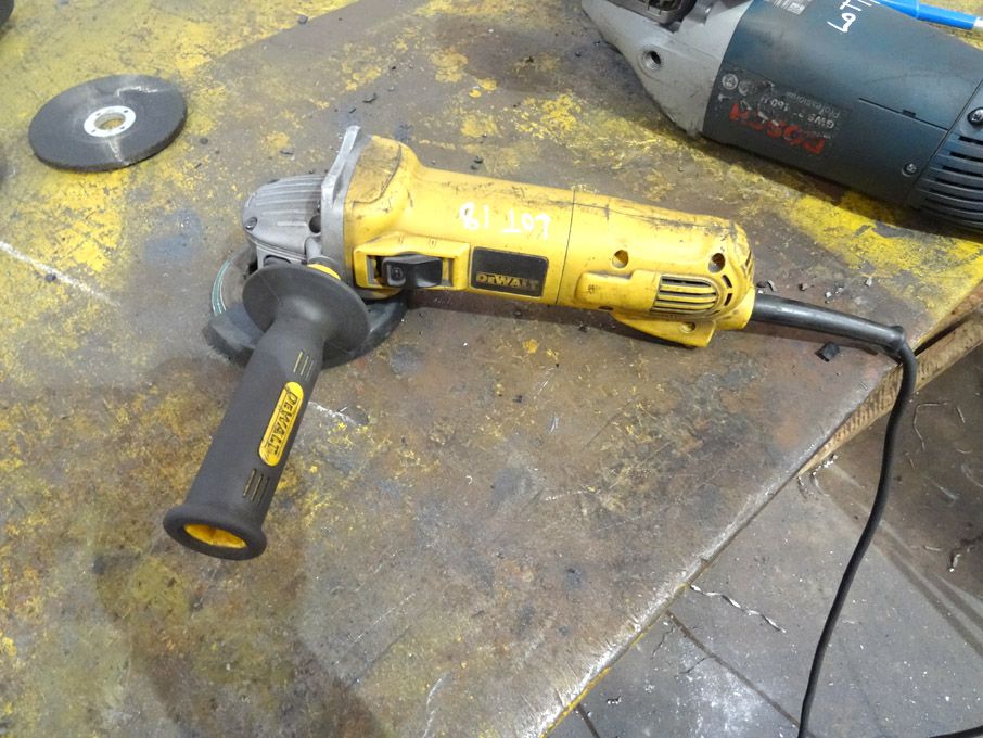 Dewalt D28113 4" angle grinder, 240v, 900W