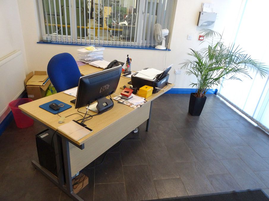 1600x1200mm light oak 'L' shaped desk with 3 drawe...