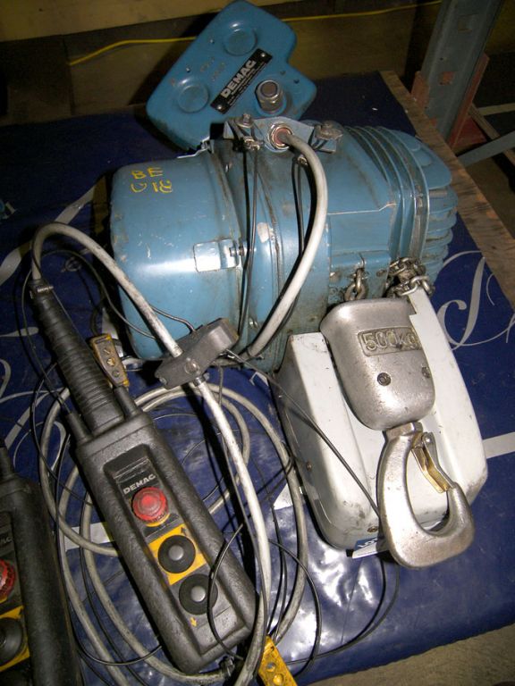 Demag 500kg electric chain hoist, pendant control
