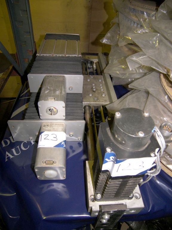 Qty insulated chain terminals, servos etc