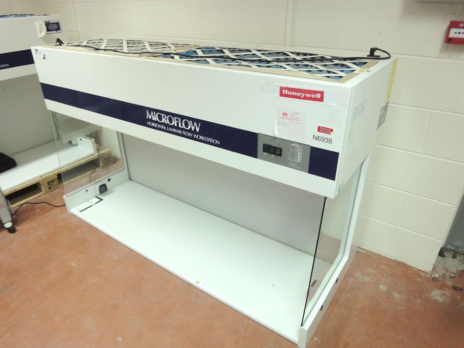 Bioquell Microflow horizontal laminar flow worksta...