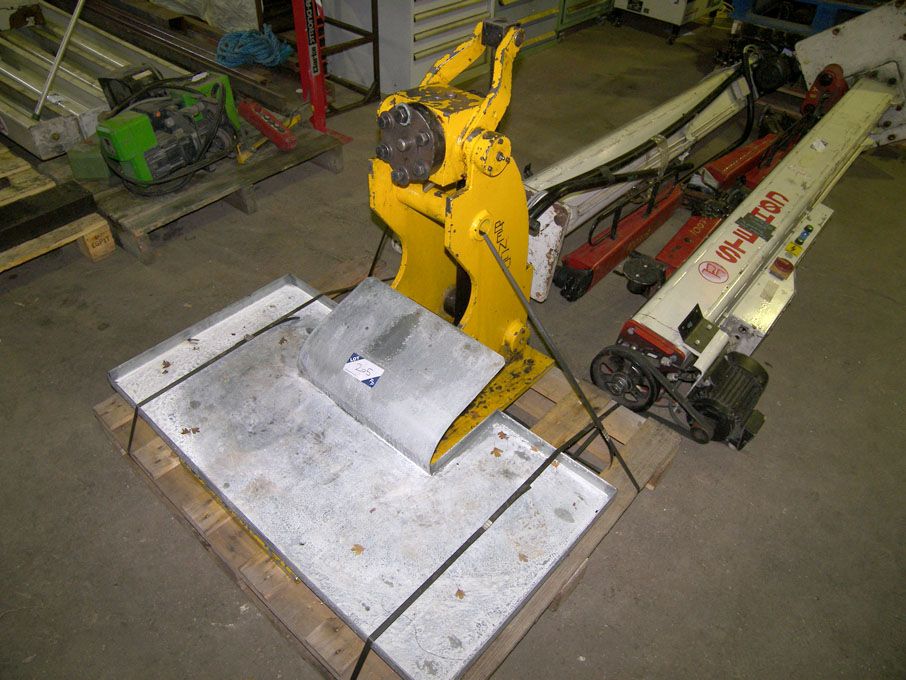 Benco engine turnover fixture with oil drip tray