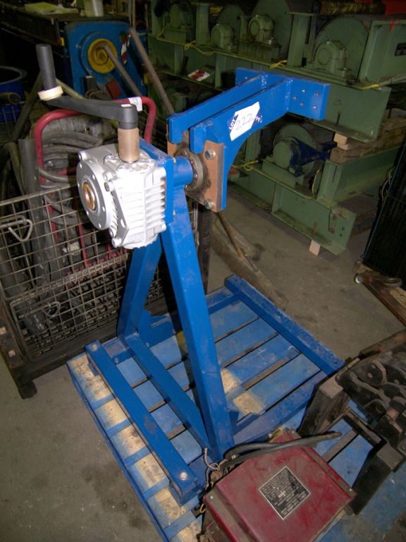 Floor type manual turnover fixture