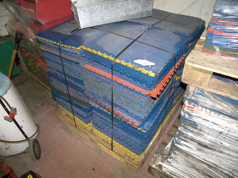 17x8m approx interlocking rubber mats, 500x500mm a...